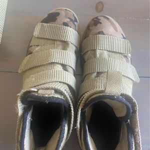 Lebron soldier 11 olive black bottom